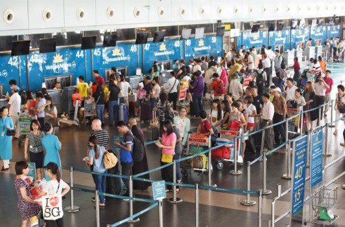 Mã độc tấn công hệ thống thông tin sân bay Nội Bài và Tân Sơn Nhất chiều 29/7 làm hệ thống check-in bị tê liệt. Ảnh: Giang Huy.