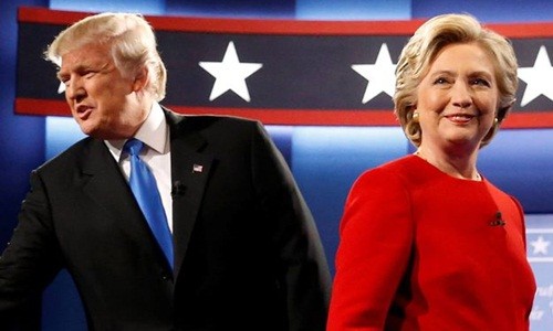 Ứng viên đảng Dân chủ Hillary Clinton và ứng viên đảng Cộng hòa Donald Trump tại cuộc tranh luận đầu tiên ngày 26/9. Ảnh: Reuters