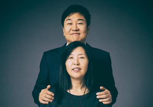 Vợ chồng Do Won Chang và Jin Sook. Ảnh: Forbes