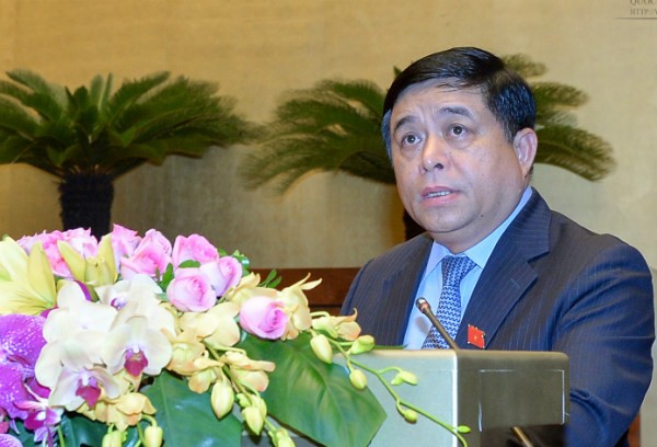 Bộ trưởng Bộ Kế hoạch và Đầu tư Nguyễn Chí Dũng, thừa ủy quyền của Thủ tướng Chính phủ trình bày Tờ trình dự án Luật hỗ trợ doanh nghiệp vừa và nhỏ