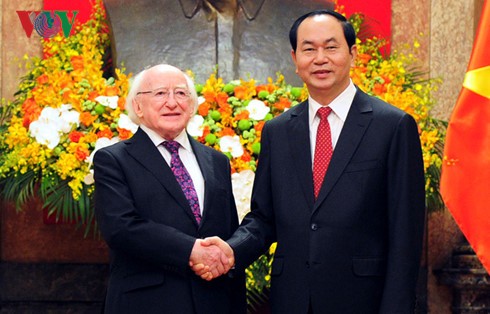 Chủ tịch nước Trần Đại Quang và Tổng thống Michael D. Higgins. Ảnh: VOV 