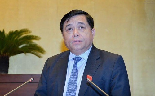 Bộ trưởng Nguyễn Chí Dũng trình bày dự án luật.