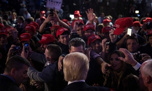 Người ủng hộ tổng thống mới đắc cử Donald Trump ở New York. Ảnh:New York Times