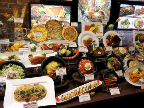 Đồ ăn mô hình được trưng bày và bán tại nhiều nơi ở Nhật Bản. Ảnh: Kotaku.