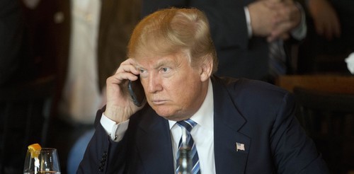 Donald Trump phải đổi qua điện thoại bảo mật hơn sau khi lên làm Tổng thống dù muốn hay không.