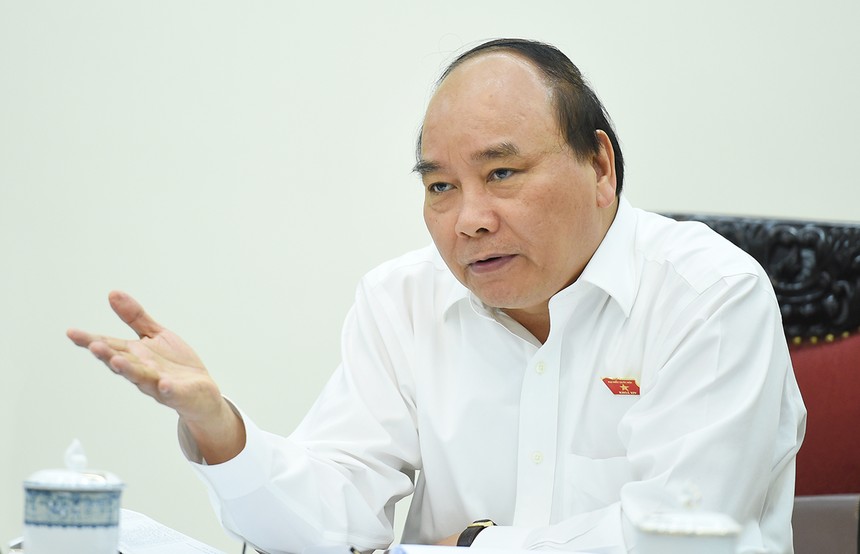 Thủ tướng Chính phủ Nguyễn Xuân Phúc chỉ đạo tại cuộc họp. Ảnh: VGP/Quang Hiếu