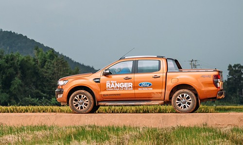 Ford Ranger Wildtrak thêm bản 2.2 AT 4x4 mới.