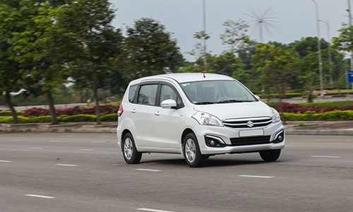 Suzuki Ertiga 2017 giá 639 triệu đồng.