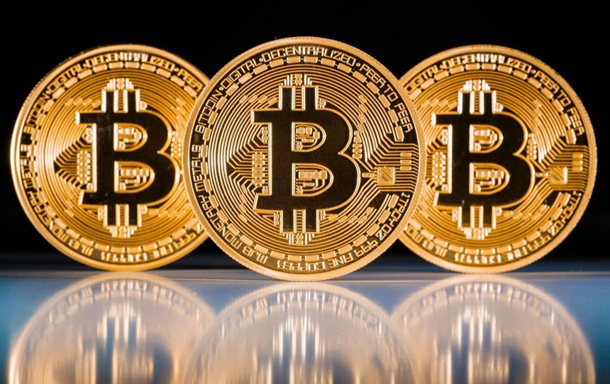Tiền điện tử Bitcoin 'tuột dốc' sau khi chạm mốc 5.000 USD