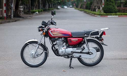 Honda CG125 nhập khẩu Trung Quốc đầu tiên về Việt Nam.