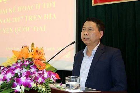 Chủ tịch UBND huyện Quốc Oai Nguyễn Hồng Lâm tại một hội nghị của địa phương.