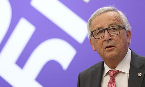 Chủ tịch Ủy ban châu Âu Jean-Claude Juncker tại phiên họp của Ủy ban châu Âu ngày 17/5. Ảnh:Reuters.