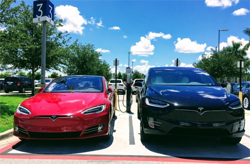Lần đầu tiên, trong một quý, Tesla bán được nhiều xe hơn những đối thủ kỳ cựu như BMW và Lexus tại Mỹ.
