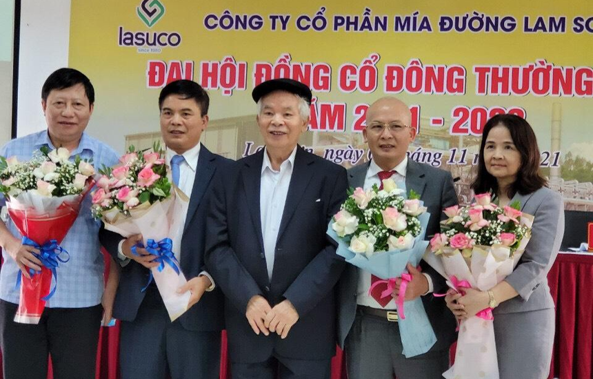 Ông Lê Văn Tam (đội mũ ở giữa) thôi làm Chủ tịch HĐQT LSS