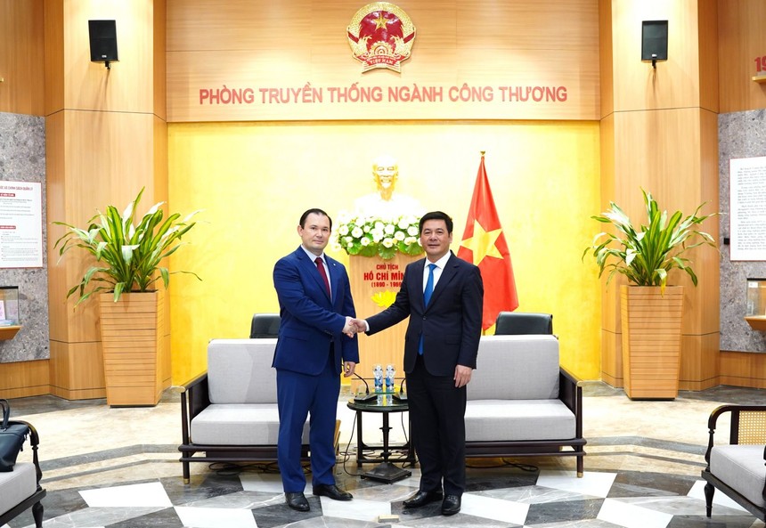 Bộ trưởng Nguyễn Hồng Diên tiếp Tổng giám đốc Công ty Zarubezhneft EP Vietnam.