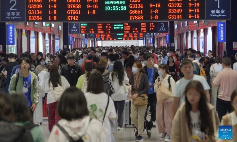 Dự kiến có 190 triệu hành khách đi trên đường sắt Trung Quốc trong kỳ nghỉ Tuần lễ vàng năm 2023. Ảnh: Tân Hoa xã