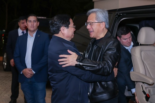 Thủ tướng Chính phủ Phạm Minh Chính tiếp ông Jensen Huang, Chủ tịch, Tổng giám đốc Tập đoàn NVIDIA (Hoa Kỳ) - tập đoàn sản xuất chip đắt giá nhất thế giới với giá trị thị trường gần 1.200 tỷ USD.
