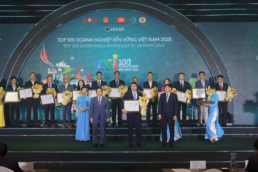 6 năm liên tiếp BVSC đón nhận giải thưởng top 100 doanh nghiệp bền vững Việt Nam