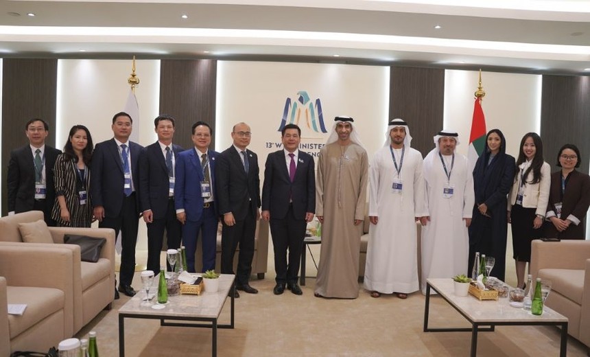 Bộ trưởng Công thương và đoàn công tác của Việt Nam làm việc với Quốc vụ khanh phụ trách Thương mại quốc tế, Bộ Ngoại thương UAE.