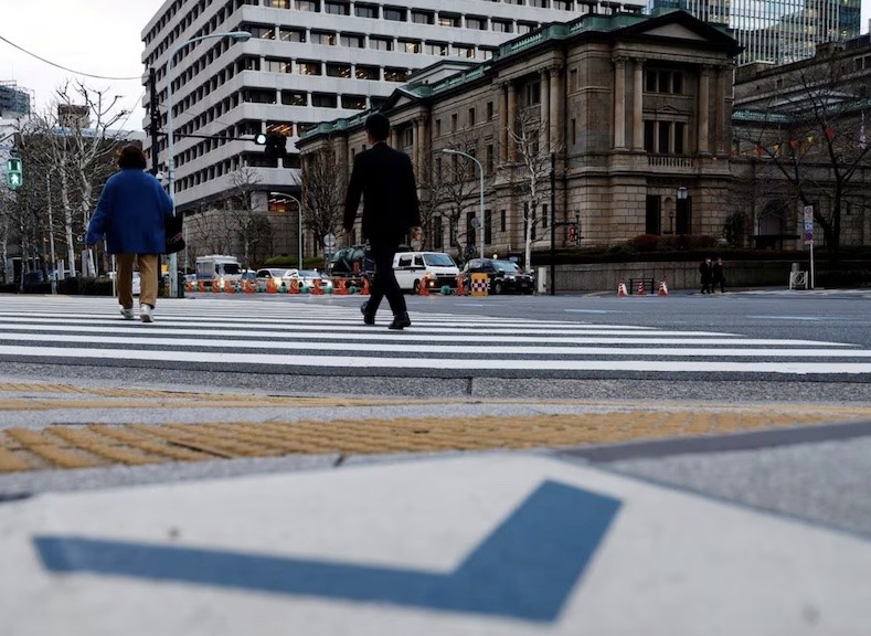 Bên ngoài trụ sở Ngân hàng Trung ương Nhật Bản tại thủ đô Tokyo. Ảnh: Reuters