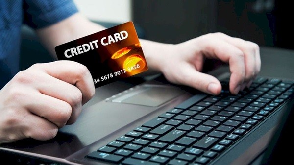 Cẩn trọng với ma trận phí, lãi vay thẻ tín dụng