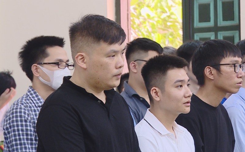 Trùm đường dây đánh bạc nghìn tỷ Nguyễn Minh Thành và các bị cáo hầu tòa.