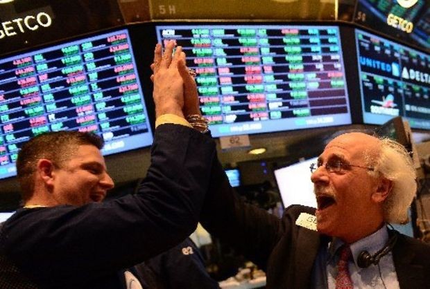 Thị trường tài chính toàn cầu khởi sắc trong phiên cuối tuần trước nhờ dữ liệu việc làm yếu của Mỹ (Ảnh: AFP)