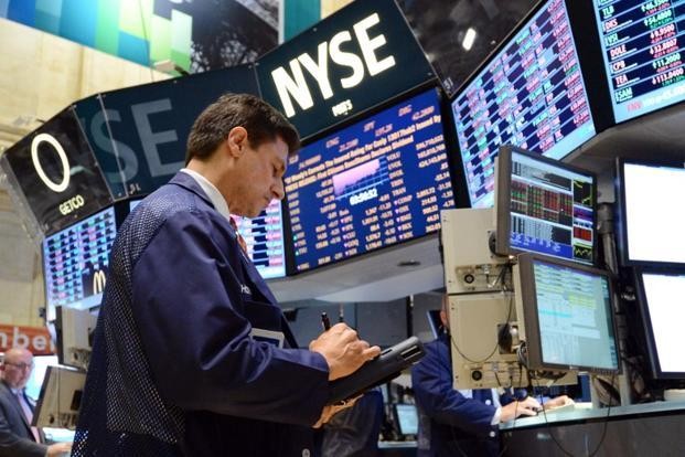 Nhiều nhà đầu tư vẫn đang trong kỳ nghỉ lễ, khiến giao dịch tại các thị trường diễn ra ảm đạm (Ảnh minh họa: AFP)