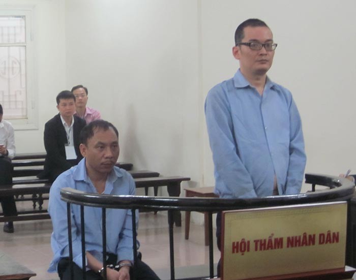 Hai bị cáo Trung Quốc tại tòa