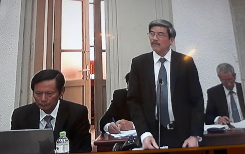Luật sư Nguyễn Huy Thiệp bào chữa cho bị cáo Đinh La Thăng.