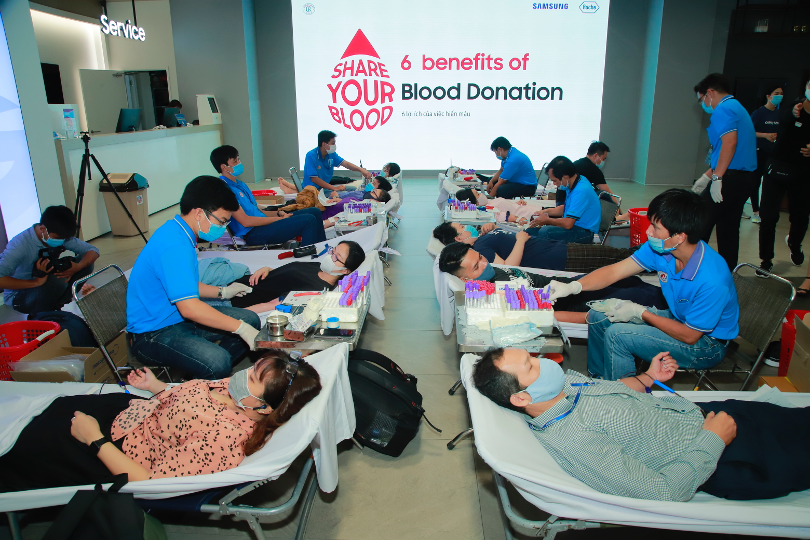 Roche Việt Nam và Samsung Vina đồng hành tổ chức chương trình “Hiến máu, cứu người”