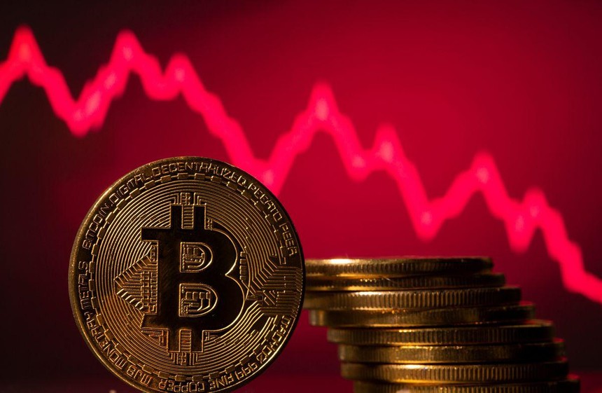 Bitcoin lao dốc: Nên bán hay mua?