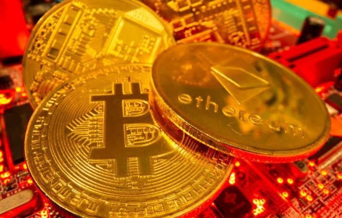 Doanh nghiệp khai thác rút khỏi Trung Quốc, Bitcoin gặp khó