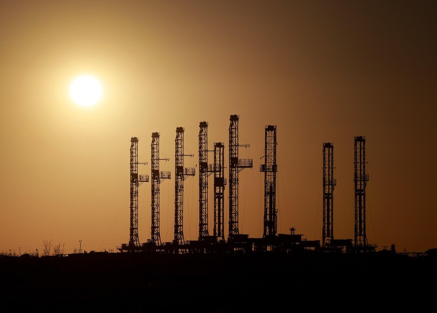 Giá dầu tăng trở lại do lo ngại Nga - Ukraine và IEA kêu gọi cắt giảm sử dụng năng lượng