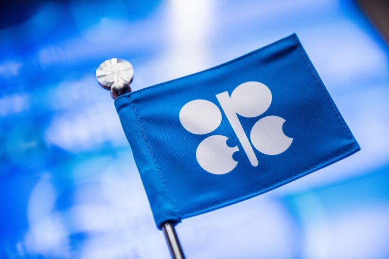 OPEC+ muốn những người bán khống giá dầu thiệt hại đáng kể