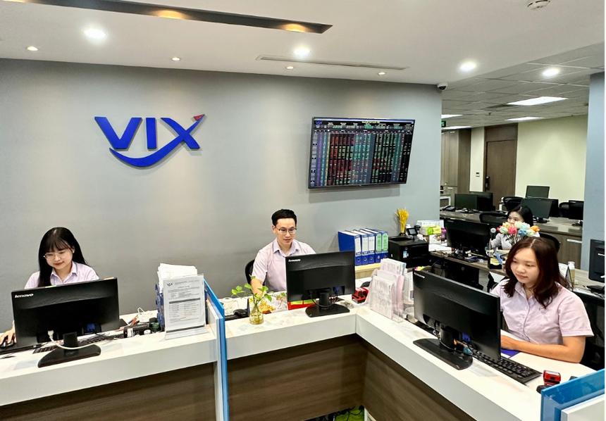 Ông Thái Hoàng Long làm Chủ tịch HĐQT Chứng khoán VIX (VIX)