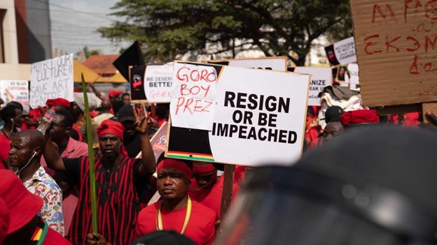 Người dân Ghana trong cuộc biểu tình "Ku Me Preko" để phản đối chi phí sinh hoạt tăng cao ngày 5/11/2022
