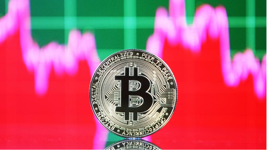 Bitcoin giảm xuống mức thấp nhất kể từ tháng 3 do thanh khoản và áp lực pháp lý 