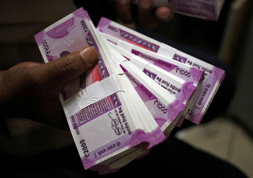 Ấn Độ rút tiền giấy mệnh giá 2.000 rupee ra khỏi lưu thông