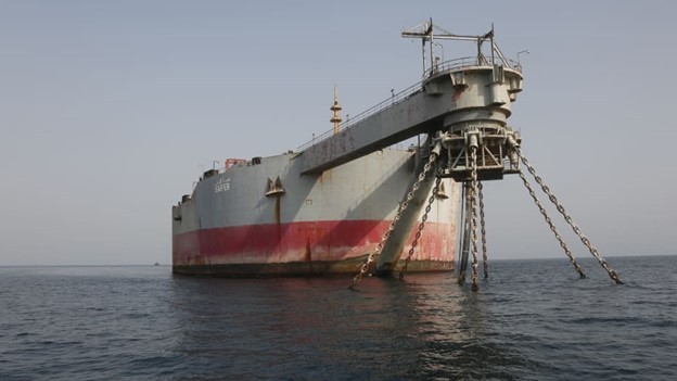Quang cảnh tàu chở dầu Safer đang mục nát neo cách cảng Hudaydah, Yemen 60 km về phía bắc