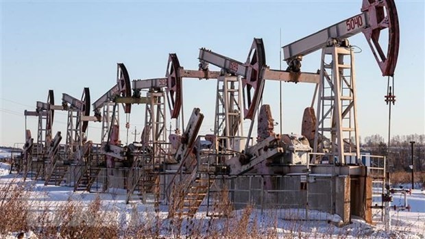 Tồn kho dầu giảm có thể khiến giá dầu cao hơn trong nửa cuối năm nay