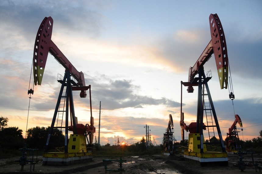 Xuất khẩu dầu của Nga vượt qua mức trần giá của G7 trong tháng 7