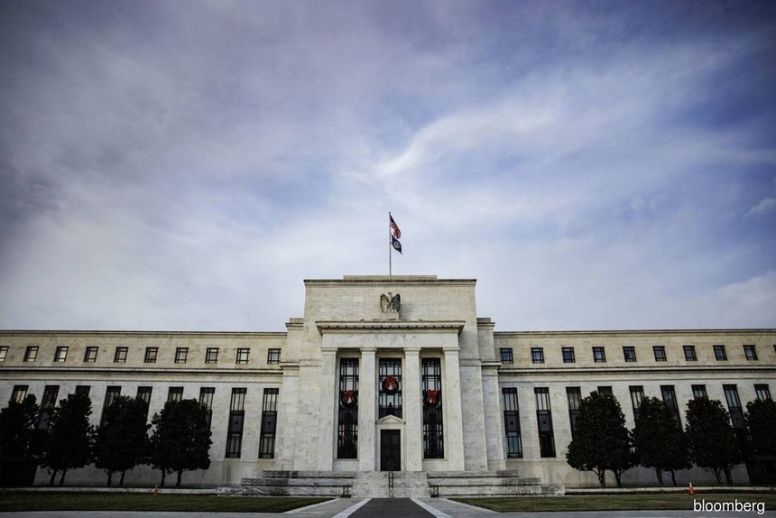Các ngân hàng trung ương đặt mục tiêu giữ lãi suất cao trong thời gian dài để chống lạm phát