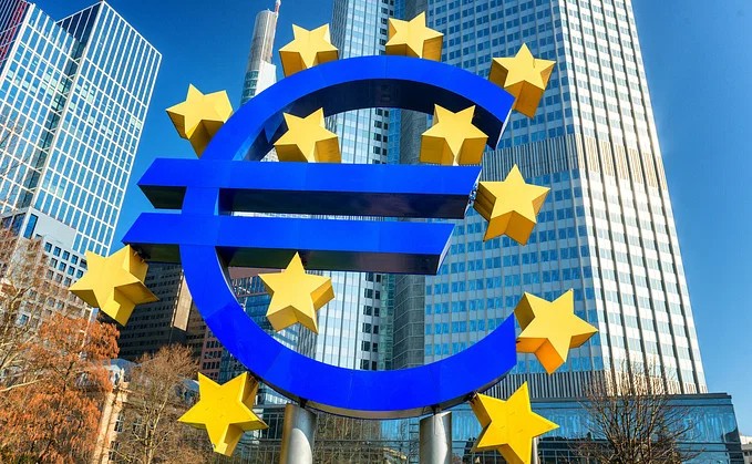 ECB tiếp tục giữ nguyên lãi suất