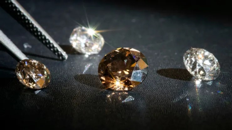 Thị trường kim cương nhân tạo ở Ấn Độ đang phát triển mạnh mẽ