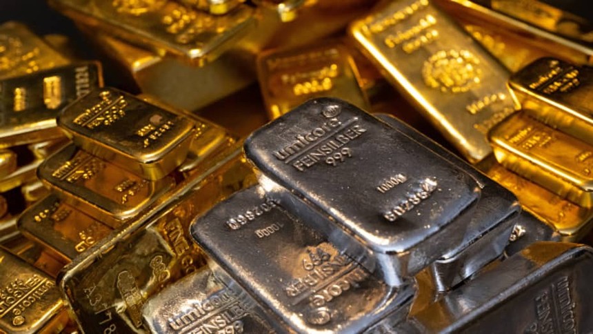 UBS: Giá vàng sẽ đạt 2.200 USD/ounce và bạc sẽ tăng trưởng mạnh mẽ vào năm 2024
