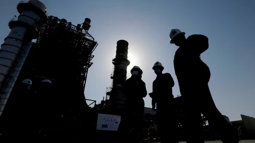 Tăng trưởng sản xuất dầu từ Mỹ và Iran gây áp lực lên Ả Rập Xê Út