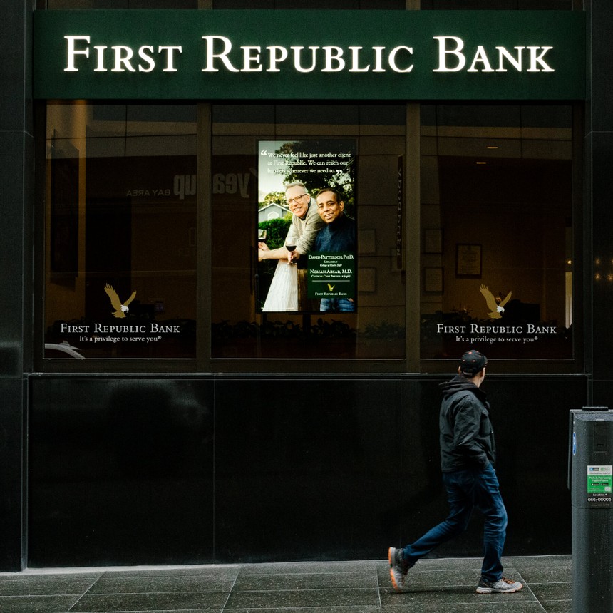 Mỹ: Khách hàng đã rút hơn 100 tỷ USD tiền gửi tại Ngân hàng First Republic trong tháng 3