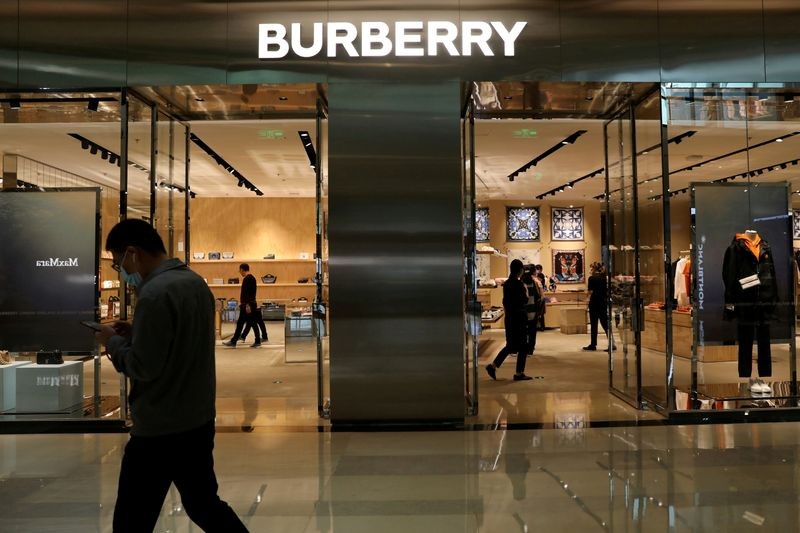 Thị trường Trung Quốc giúp hãng thời trang cao cấp Burberry của Anh có quý bội thu