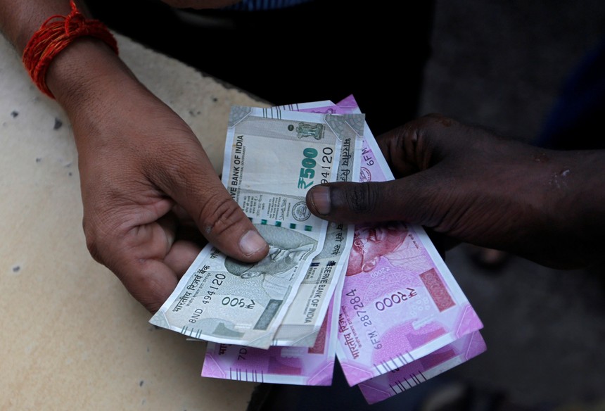 Ấn Độ loại bỏ tờ 2.000 Rupee nhằm kích thích tăng trưởng tiêu dùng